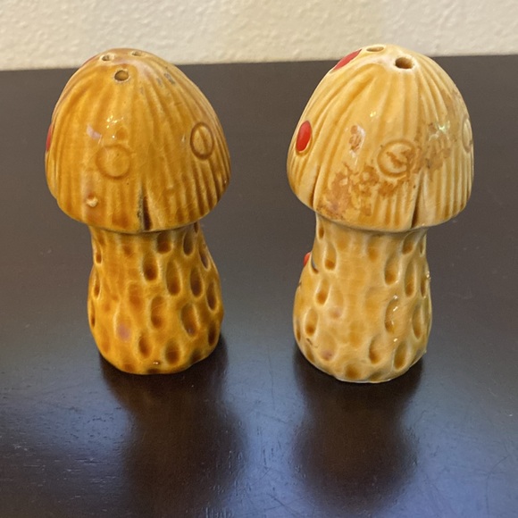 Vintage 70’s Mushroom Salt & Pepper Shaker Set- MCM - Picture 5 of 7